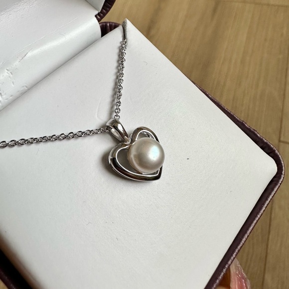 Helzberg Diamonds Freshwater Pearl Heart Shaped Pendant Necklace In 925 Silver - Picture 3 of 3
